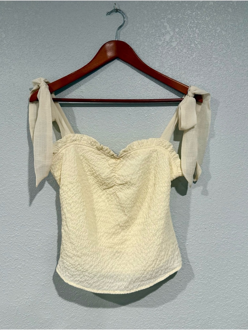 Lulu's Ivory Tie-Shoulder Textured Sweetheart Cami